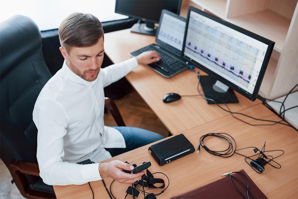 Online Oscillation Detection